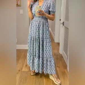 Max Studio V neck, short puff sleeve, tiered maxi dress. Size Medium